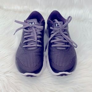 Good as new under armor women’s sneakers